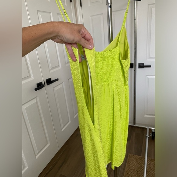 Blue Life Neon Yellow Animal Print Mini Dress Size Large - Picture 9 of 12